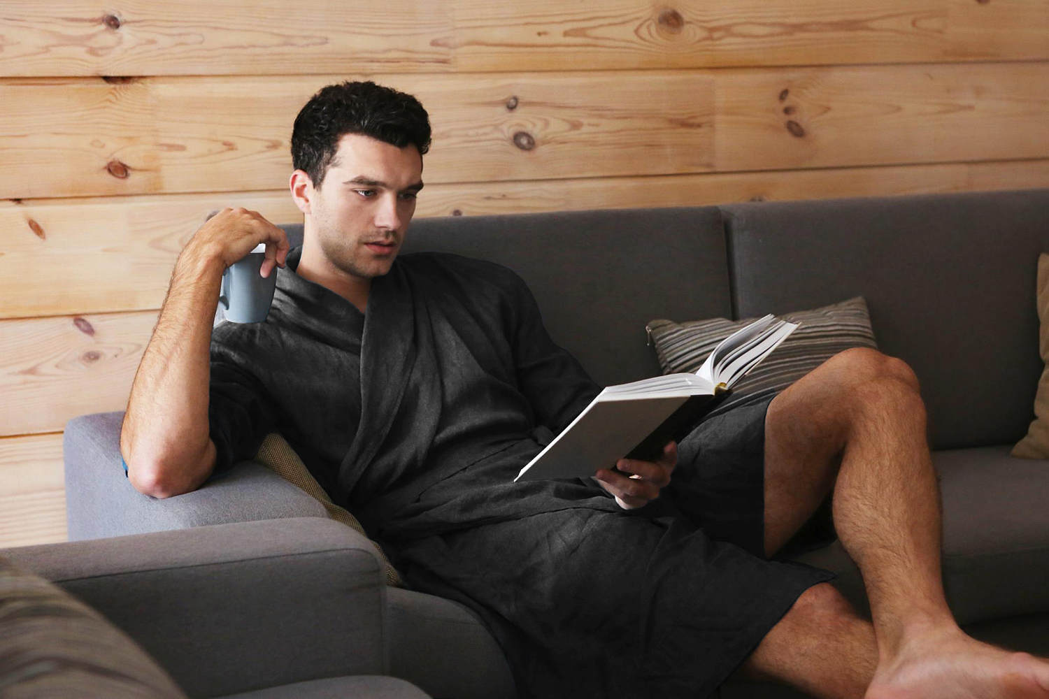 Mens Linen House Robe Juniper In Black Natural